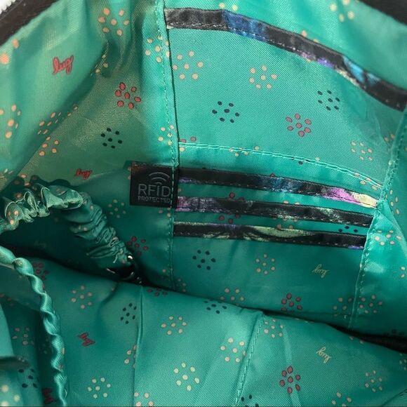 Quilted Floral lug Hippy Crossbody with tandem zip SE RFID Wallet - Picture 7 of 10